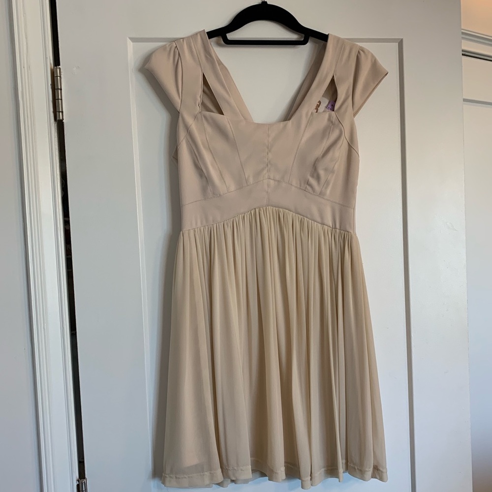 Beige cocktail dress Gianni Bini
